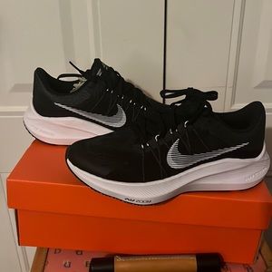 Nike Women’s Zoom Winflo 8